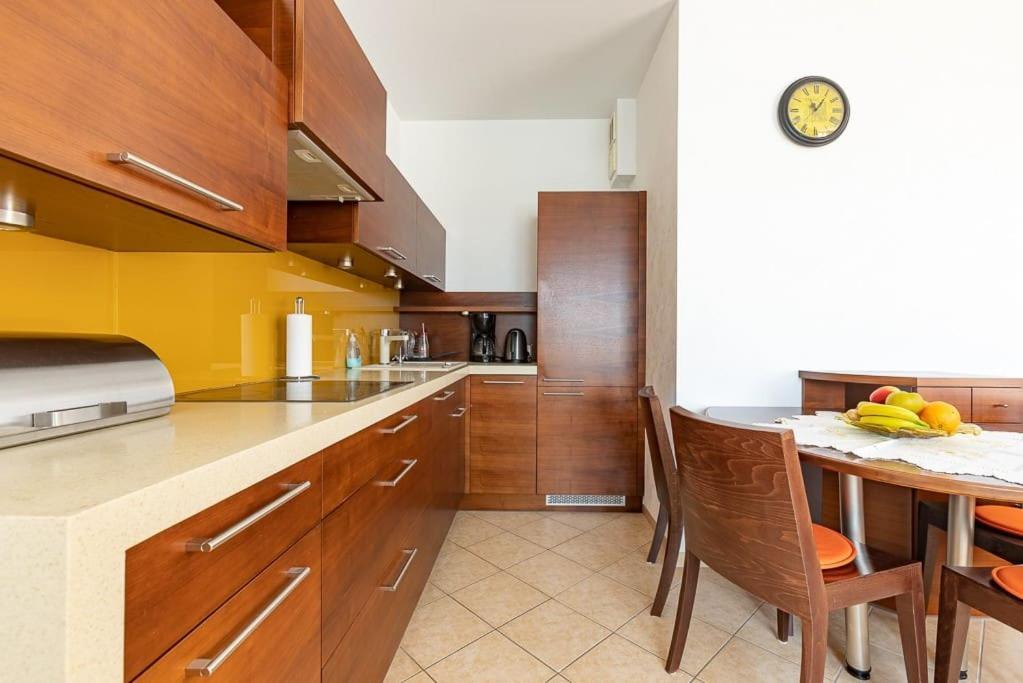 Apartment In The Heart Of Gdansk Bagian luar foto